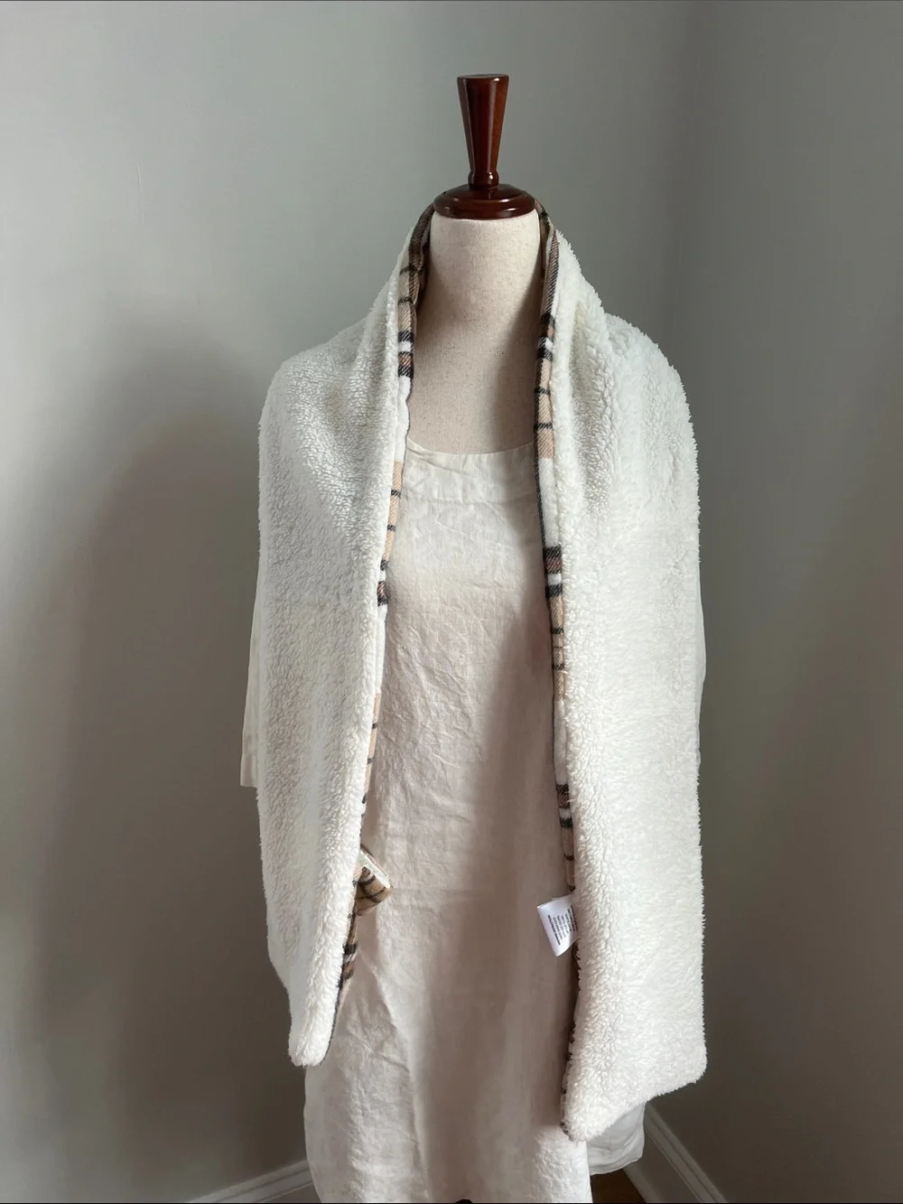 Fashion by Mirabeau | Plaid Sherpa-Lined Pocket Scarf Cream Brown Sz 63” x 7.5”
